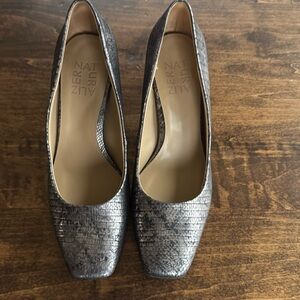 Naturalizer Women's Silver Warner Snakeskin Pattern Pumps Size 6.5